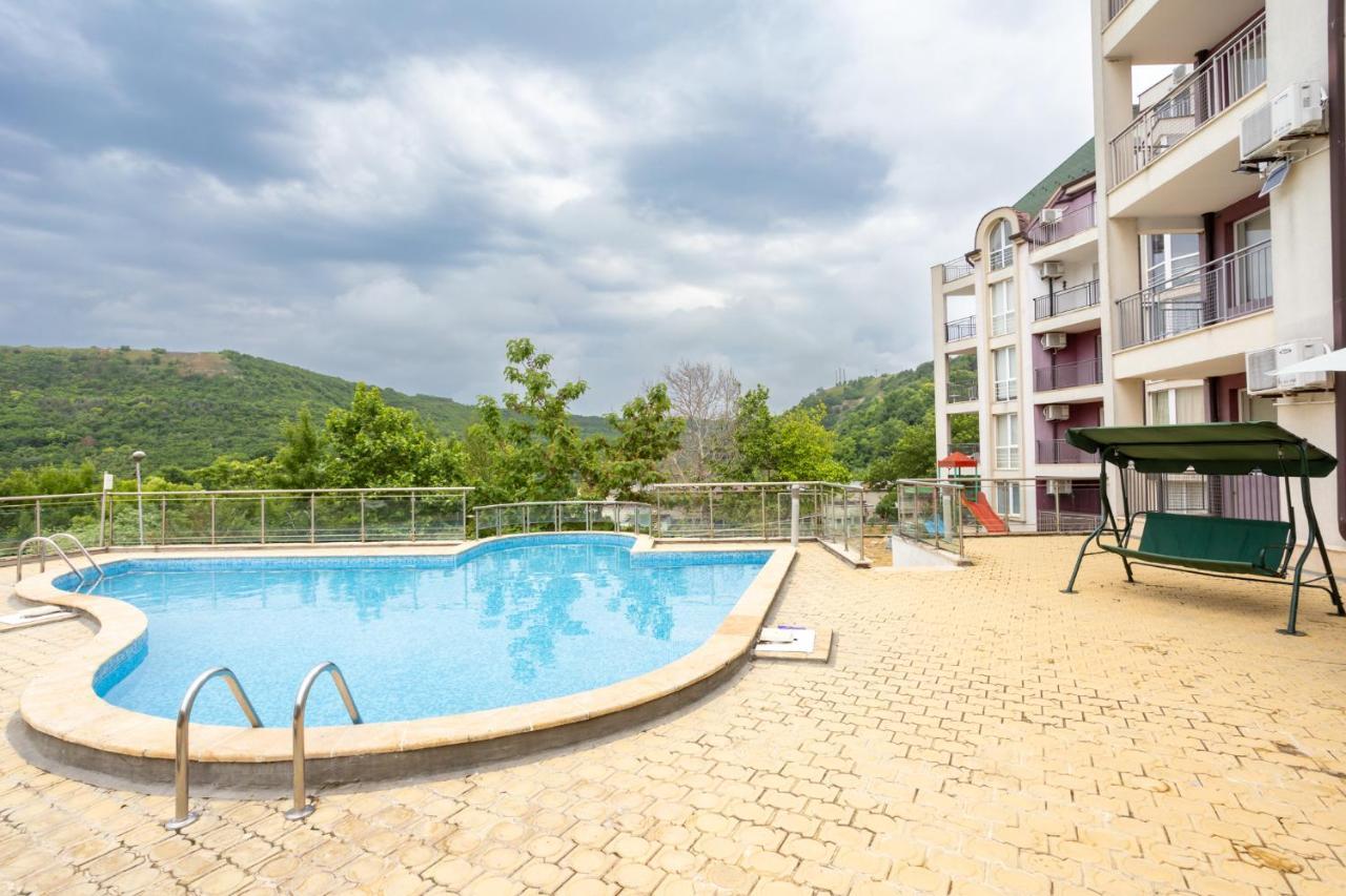 Апартамент Славея Cavarna Exterior foto